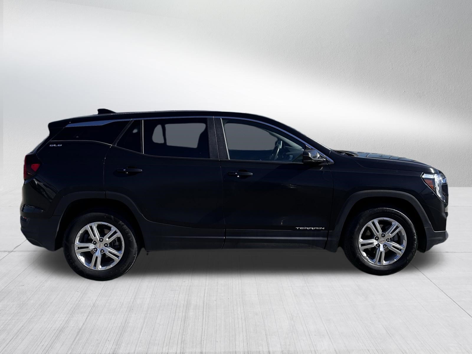 Used 2024 GMC Terrain SLE AWD/4WD image 8