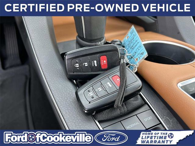 Used 2022 Toyota Avalon Limited image 35