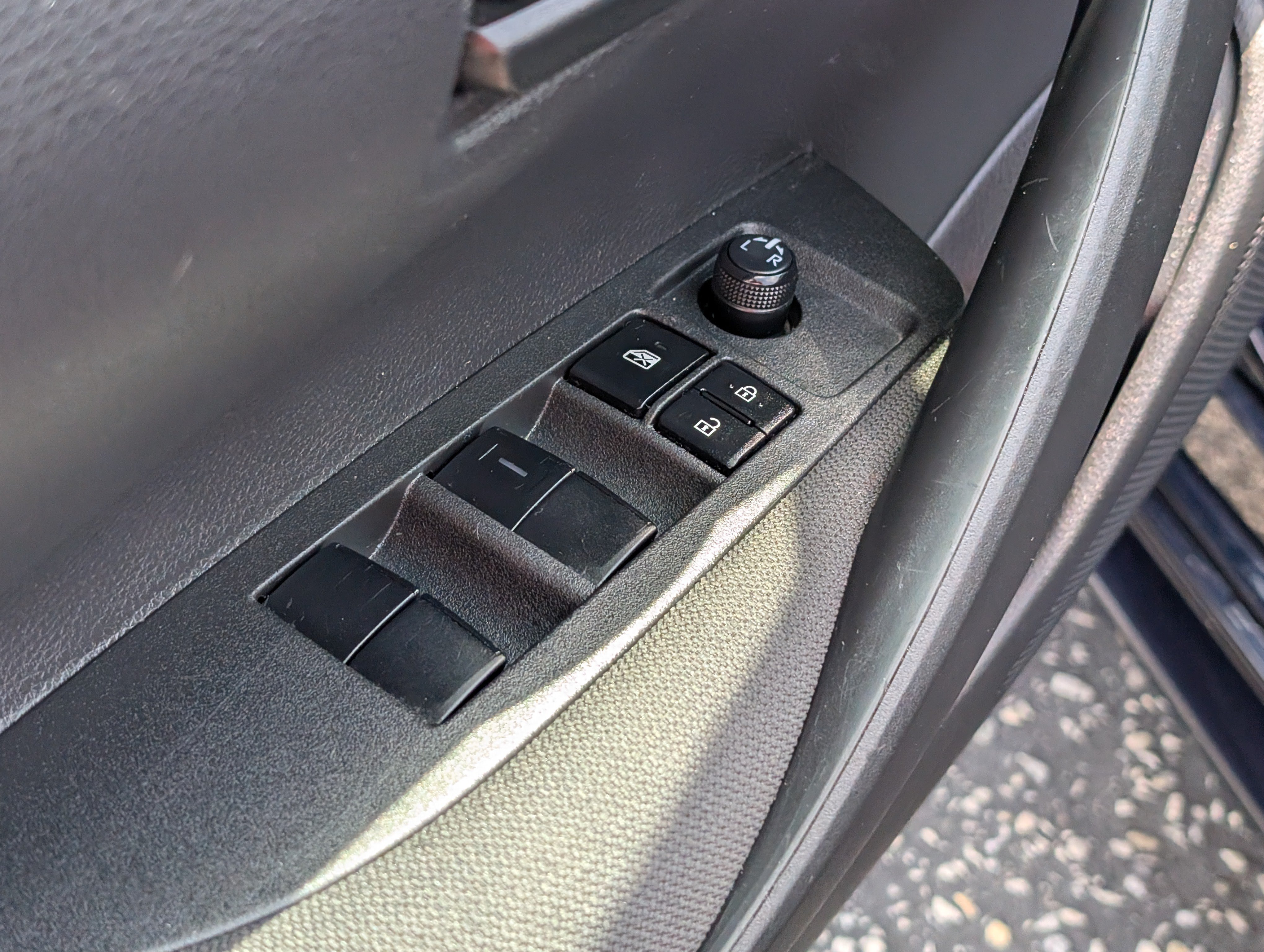 Used 2022 Toyota Corolla LE FWD image 15