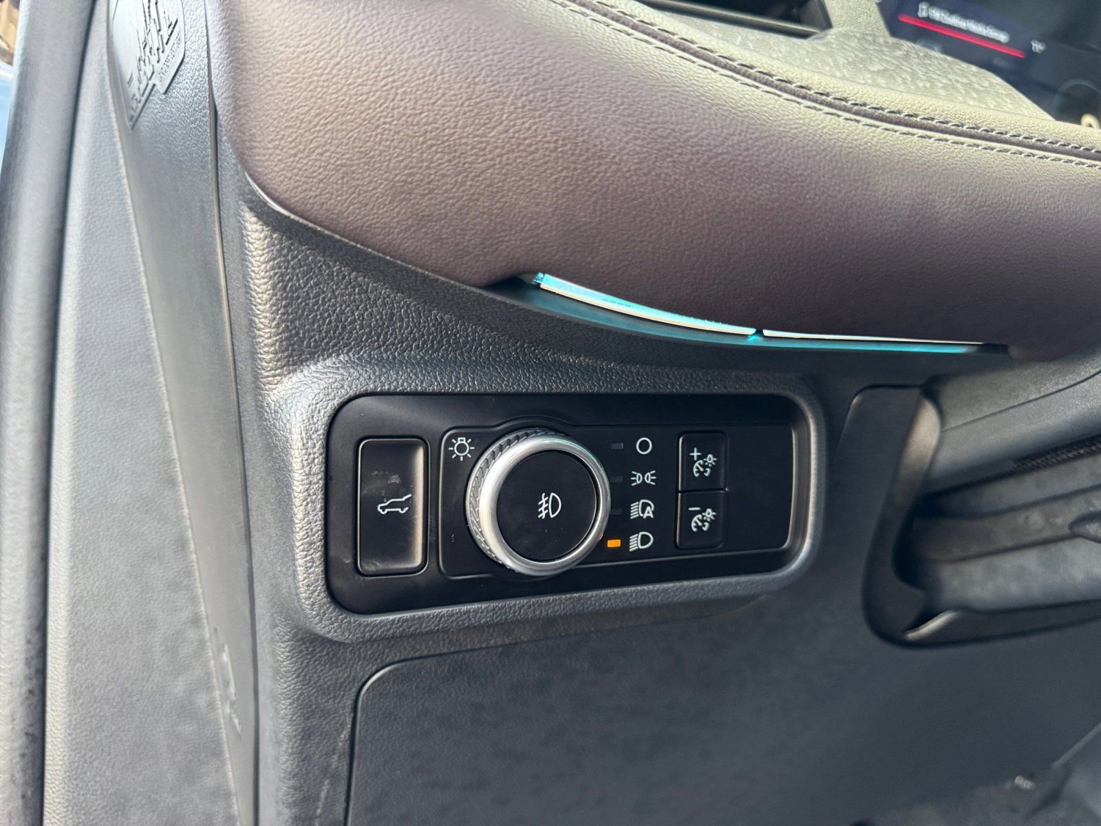 Certified 2025 Ford Explorer Platinum image 21