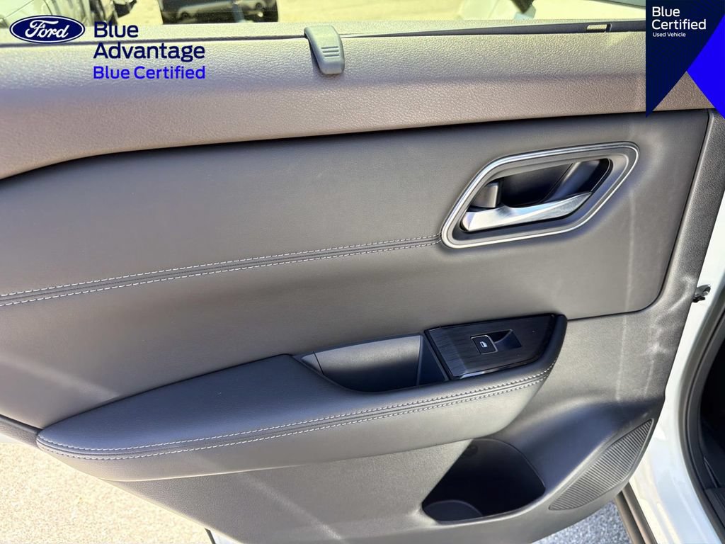 Used 2023 Nissan Rogue Platinum FWD image 11