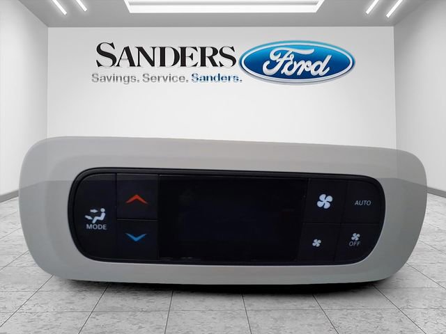 Used 2024 Chrysler Pacifica Touring-L image 8