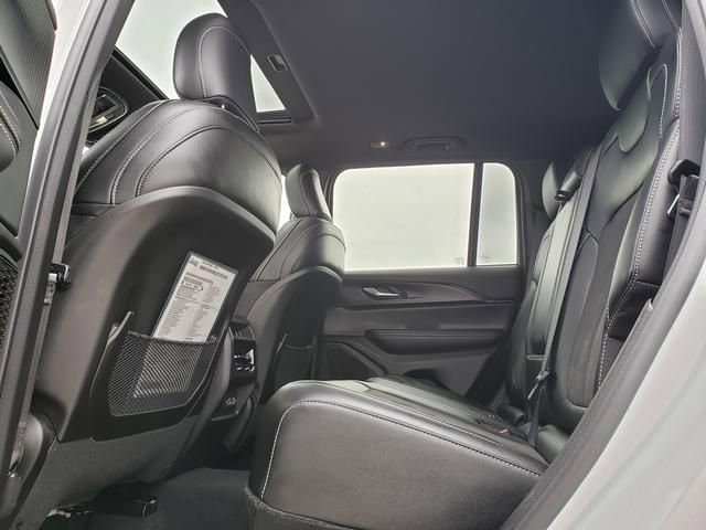 Used 2024 Jeep Grand Cherokee Altitude AWD/4WD image 16