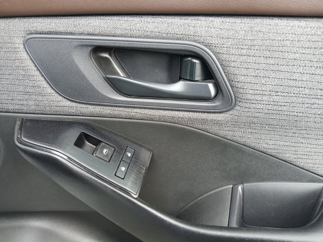 Used 2023 Nissan Rogue S FWD image 16