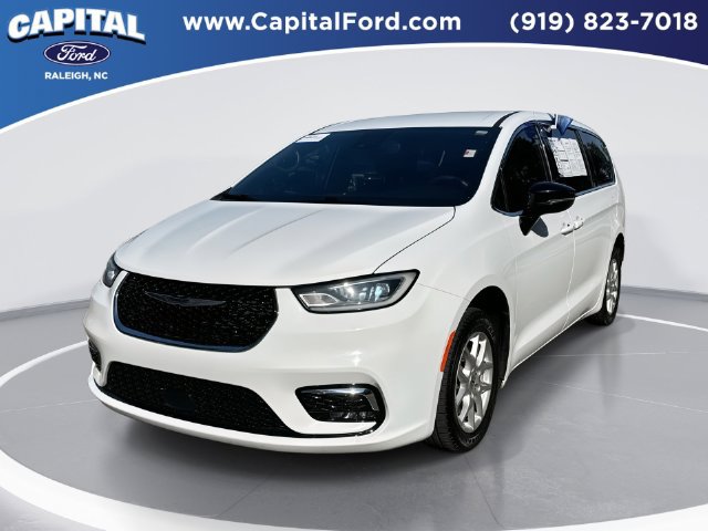 Used 2025 Chrysler Pacifica Select FWD image 1