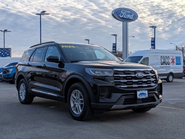 Certified 2025 Ford Explorer Active AWD/4WD image 2