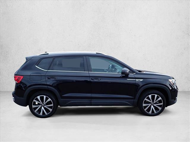 Used 2023 Volkswagen Taos SE w/ Panoramic Sunroof Package AWD/4WD image 5