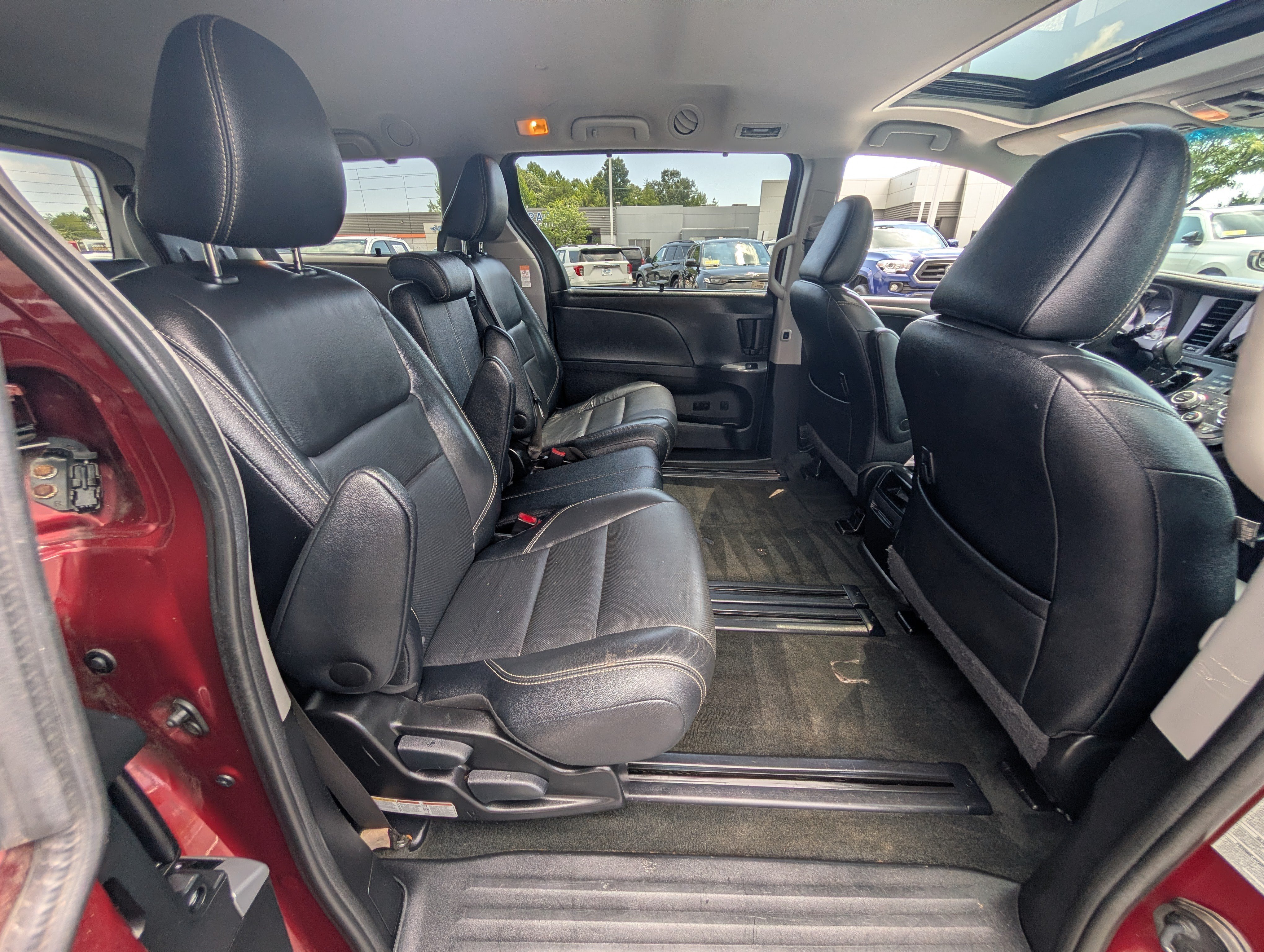 Used 2017 Toyota Sienna SE Premium FWD image 11