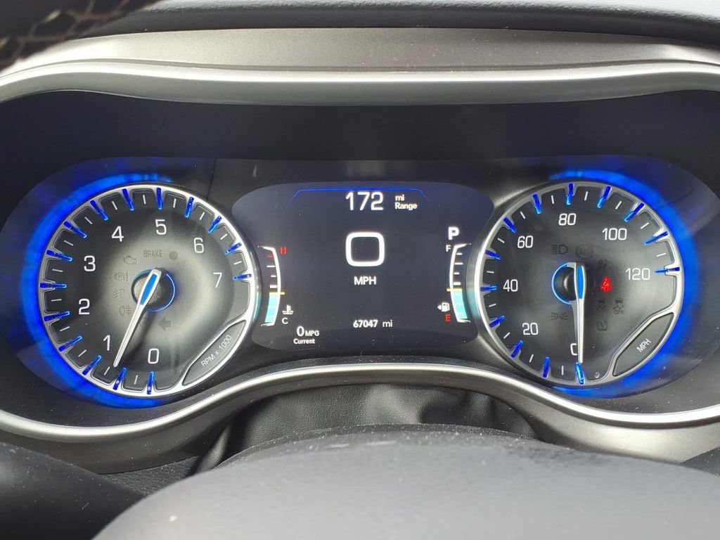 Used 2024 Chrysler Pacifica Touring-L FWD image 23