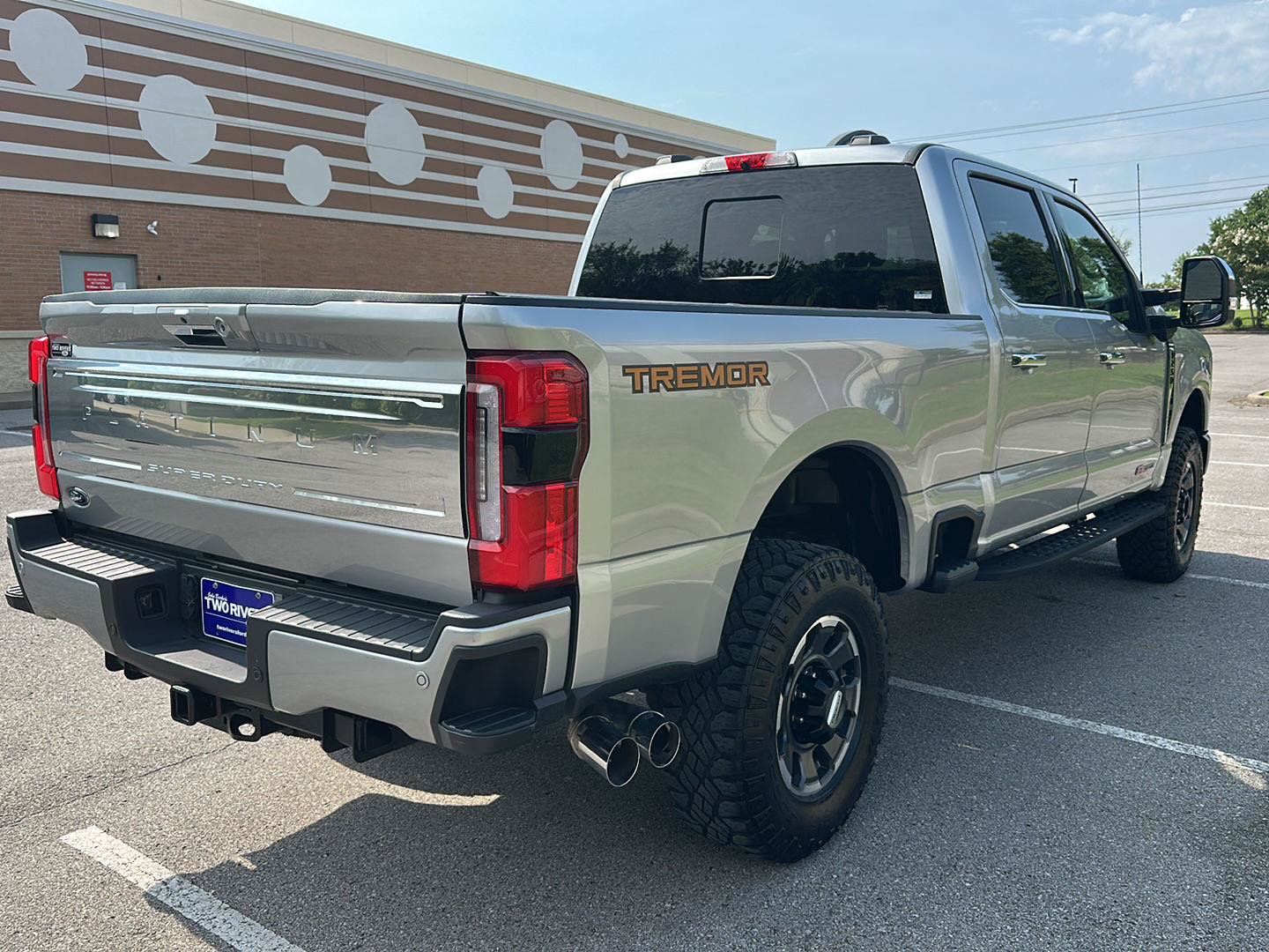 Certified 2024 Ford F250 Platinum w/ Tremor Off-Road Package AWD/4WD image 5