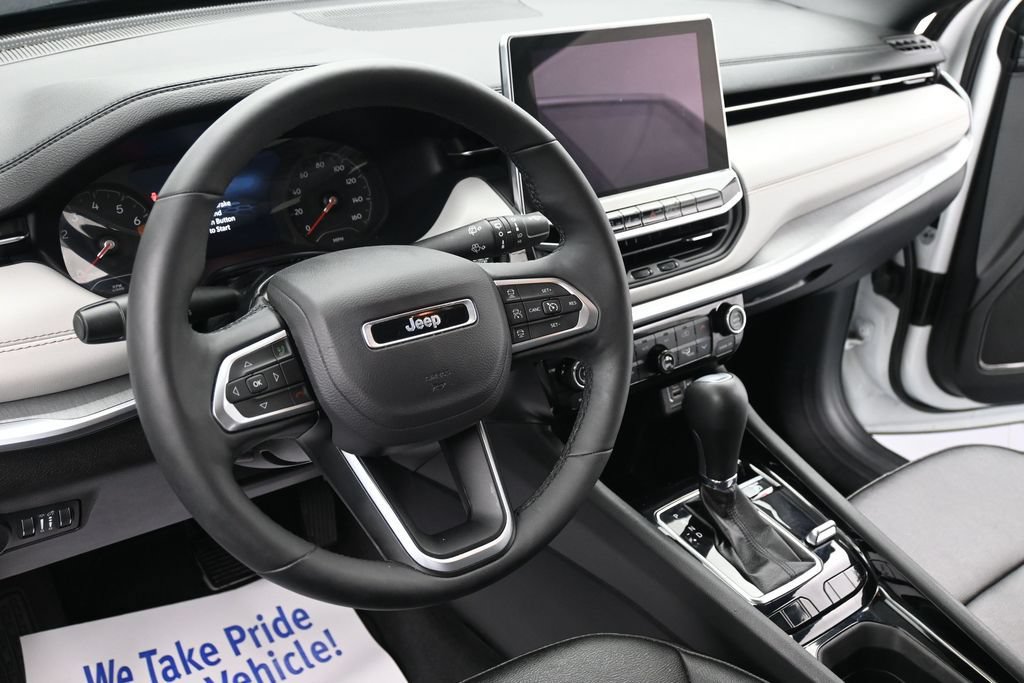 Used 2025 Jeep Compass Limited AWD/4WD image 16