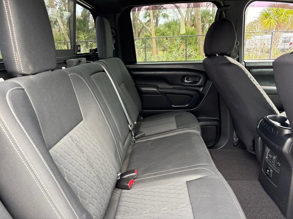 Used 2018 Nissan Titan SV w/ SV Convenience Package image 29