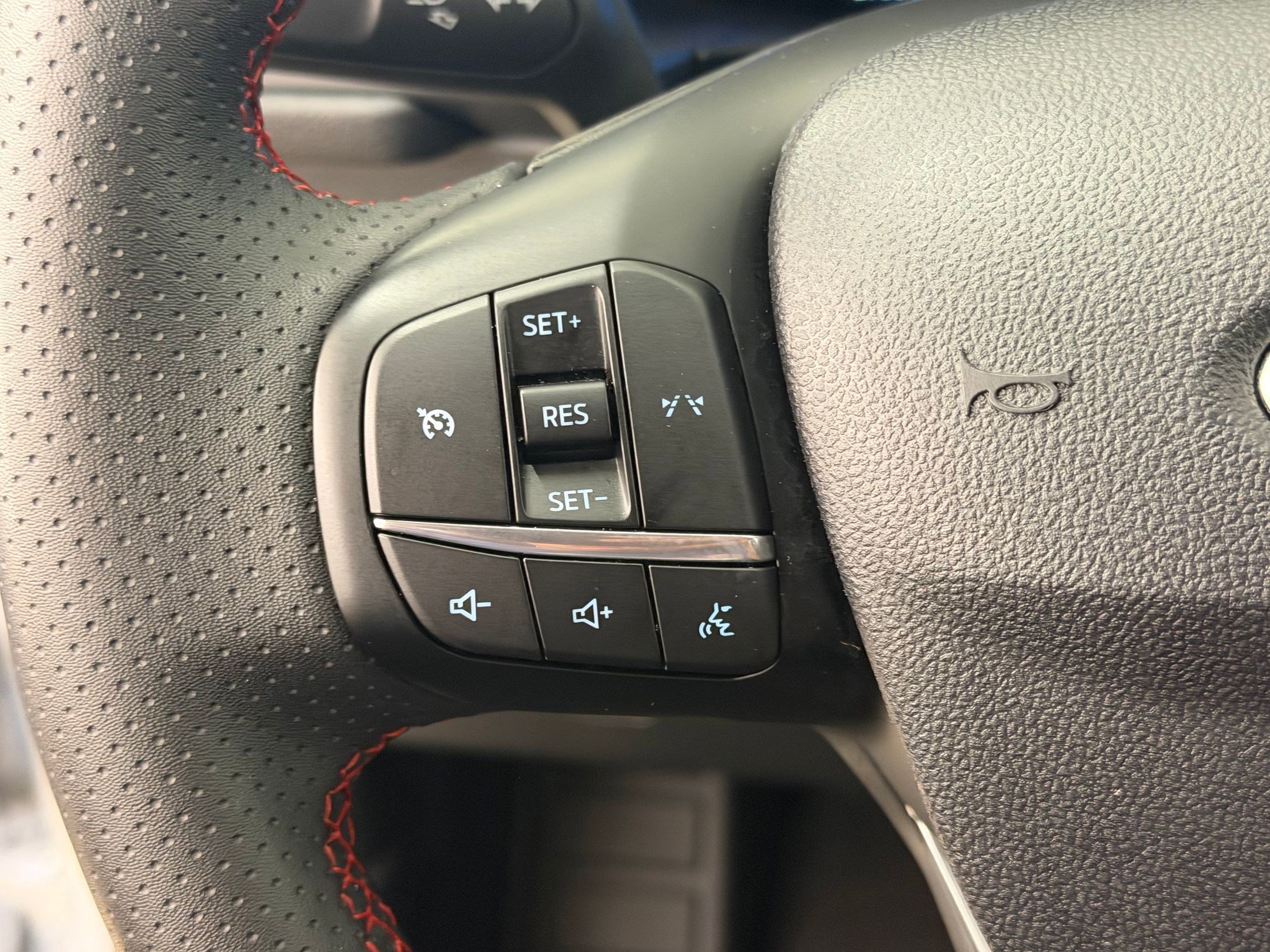 Certified 2025 Ford Escape ST-Line image 16