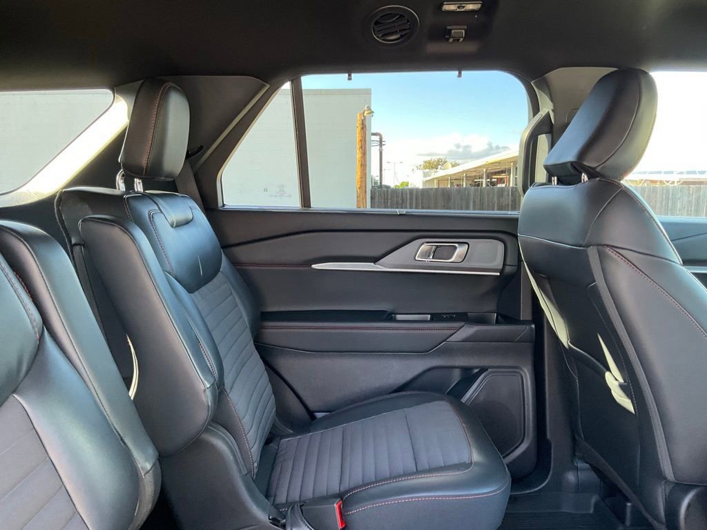 Certified 2025 Ford Explorer ST-Line w/ Premium Package image 35