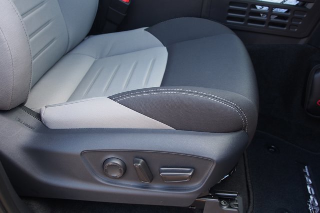 Used 2025 Toyota Tacoma TRD Sport image 13