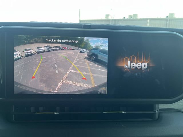 Used 2025 Jeep Wrangler Unlimited Sahara AWD/4WD image 27
