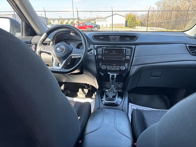 Used 2018 Nissan Rogue SV w/ Premium Package image 9