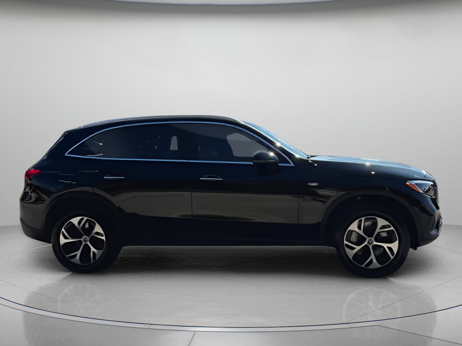 Used 2025 Mercedes-Benz GLC 350e 4MATIC image 26