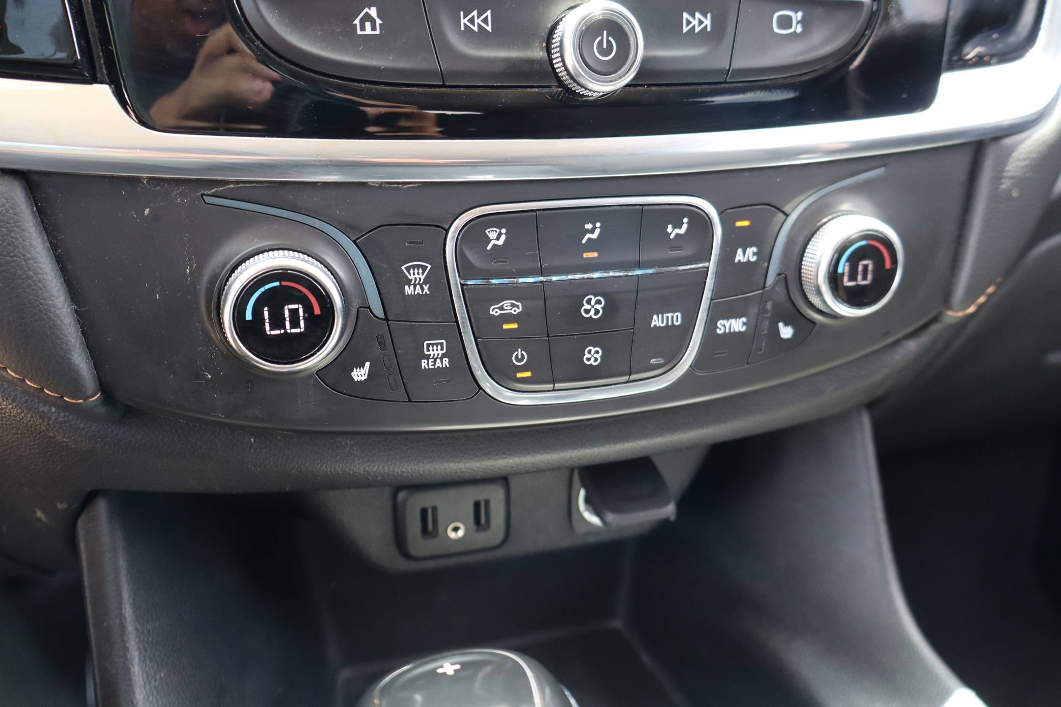 Used 2020 Chevrolet Traverse LT FWD image 20
