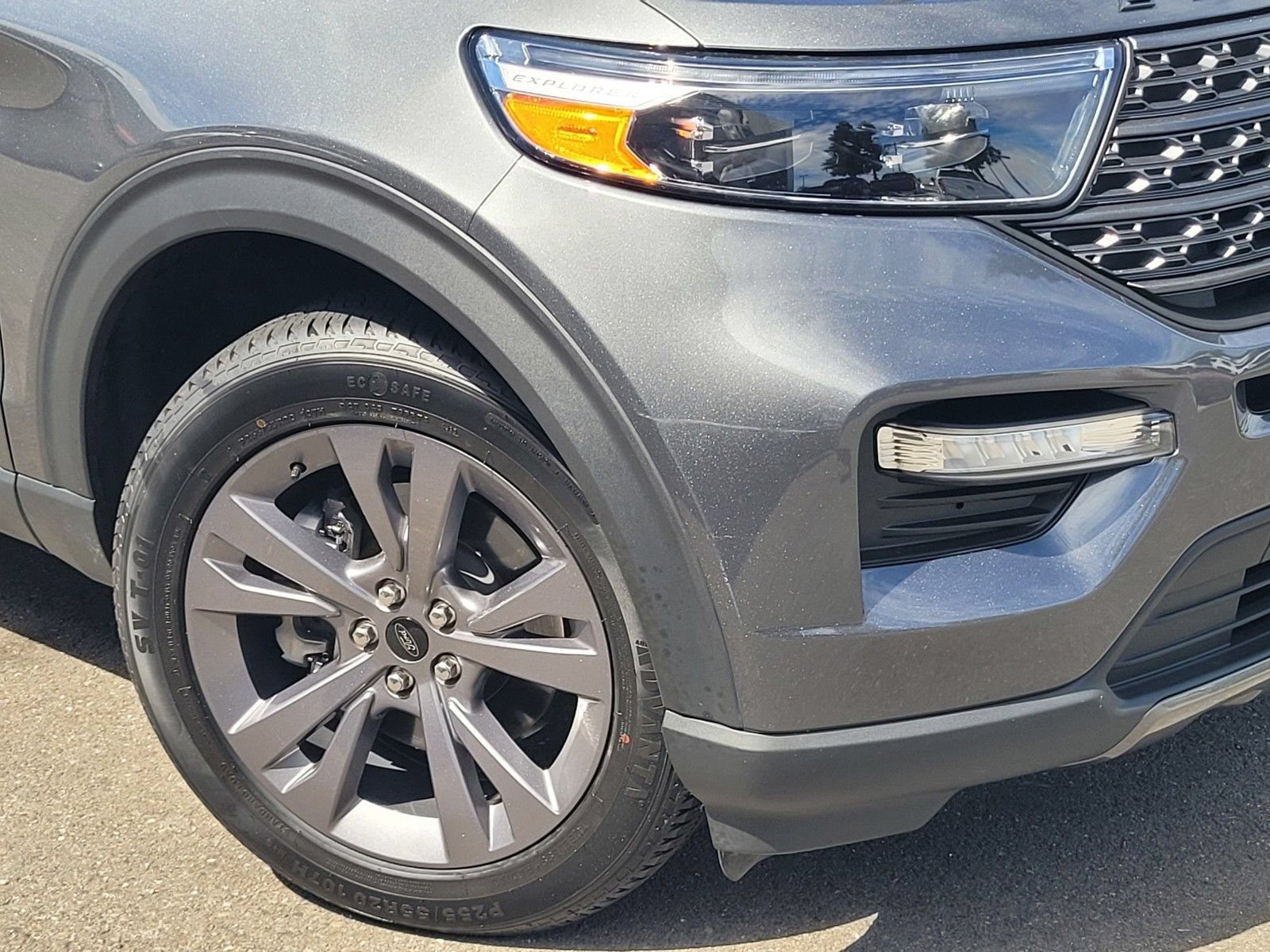 Certified 2023 Ford Explorer XLT w/ Equipment Group 202A RWD image 9