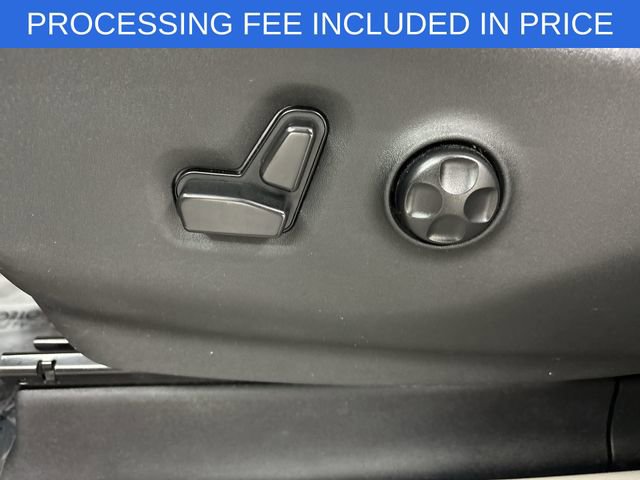 Used 2023 Chrysler Pacifica Touring-L FWD image 4