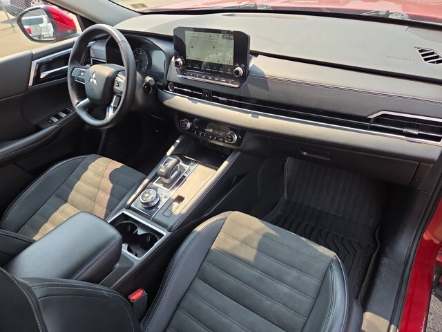 Used 2024 Mitsubishi Outlander SE AWD/4WD image 16