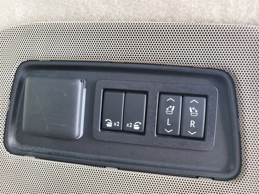 Used 2022 Cadillac Escalade ESV Premium Luxury image 9