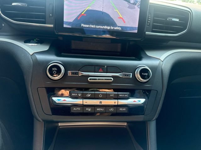 Certified 2020 Ford Explorer XLT w/ Equipment Group 202A AWD/4WD image 16