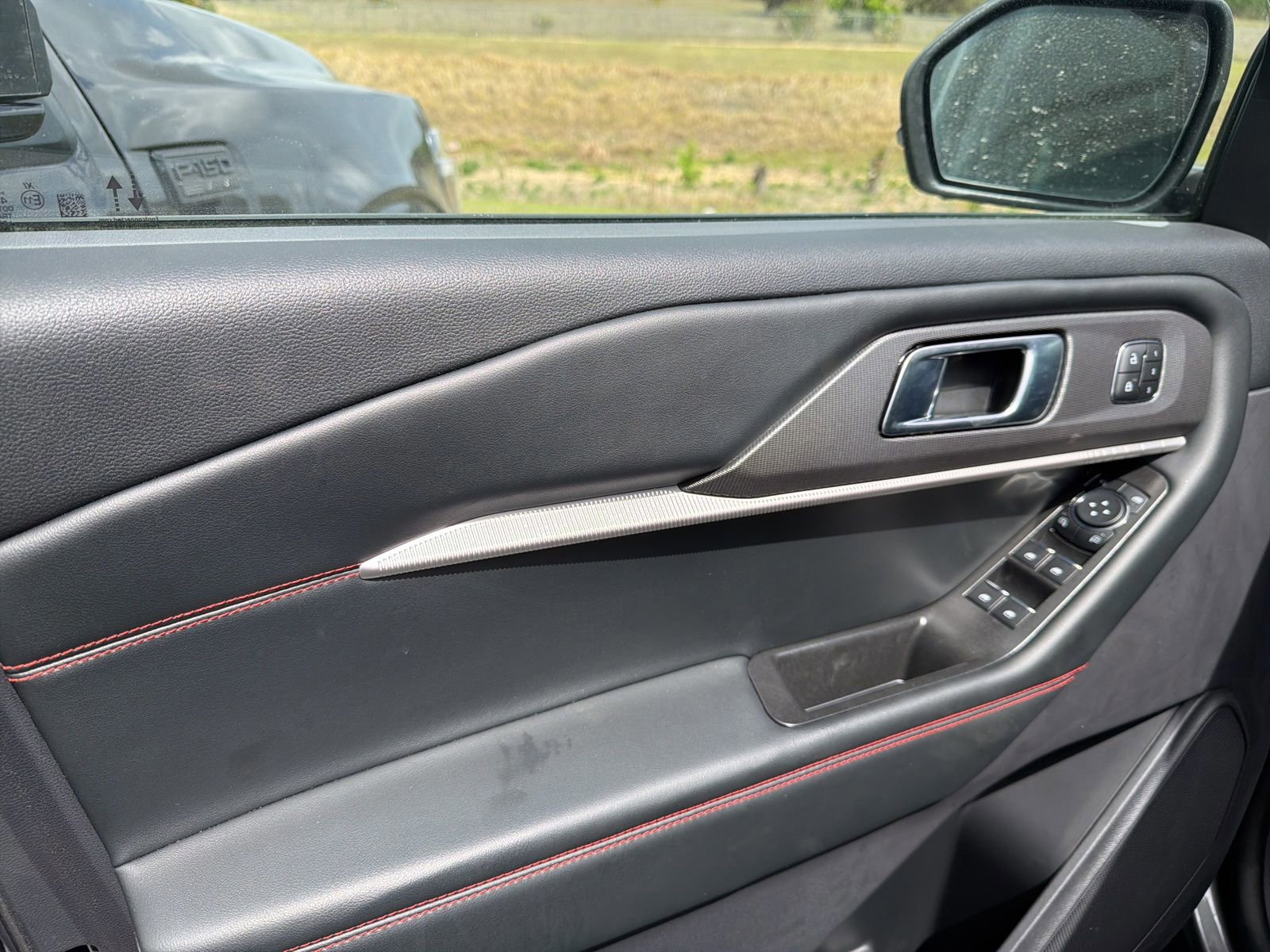 Certified 2025 Ford Explorer ST-Line w/ Premium Package image 11