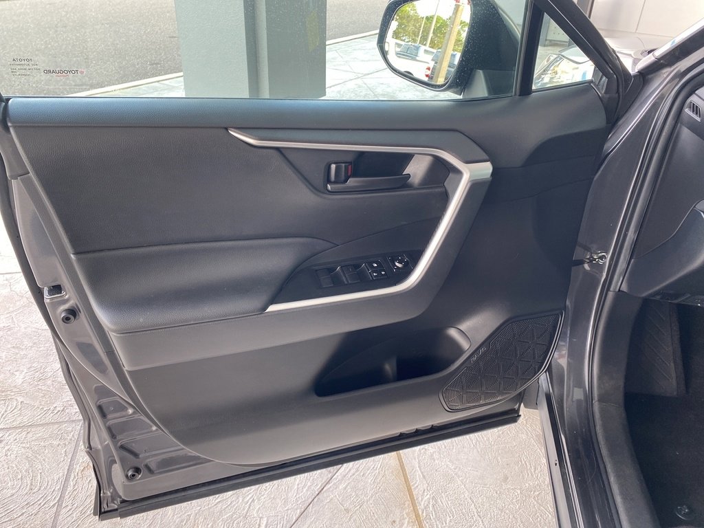Used 2023 Toyota RAV4 LE image 8