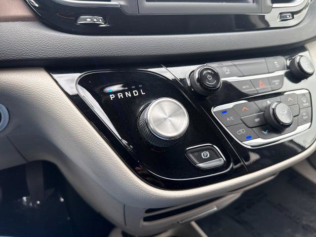 Used 2020 Chrysler Voyager Lxi FWD image 21