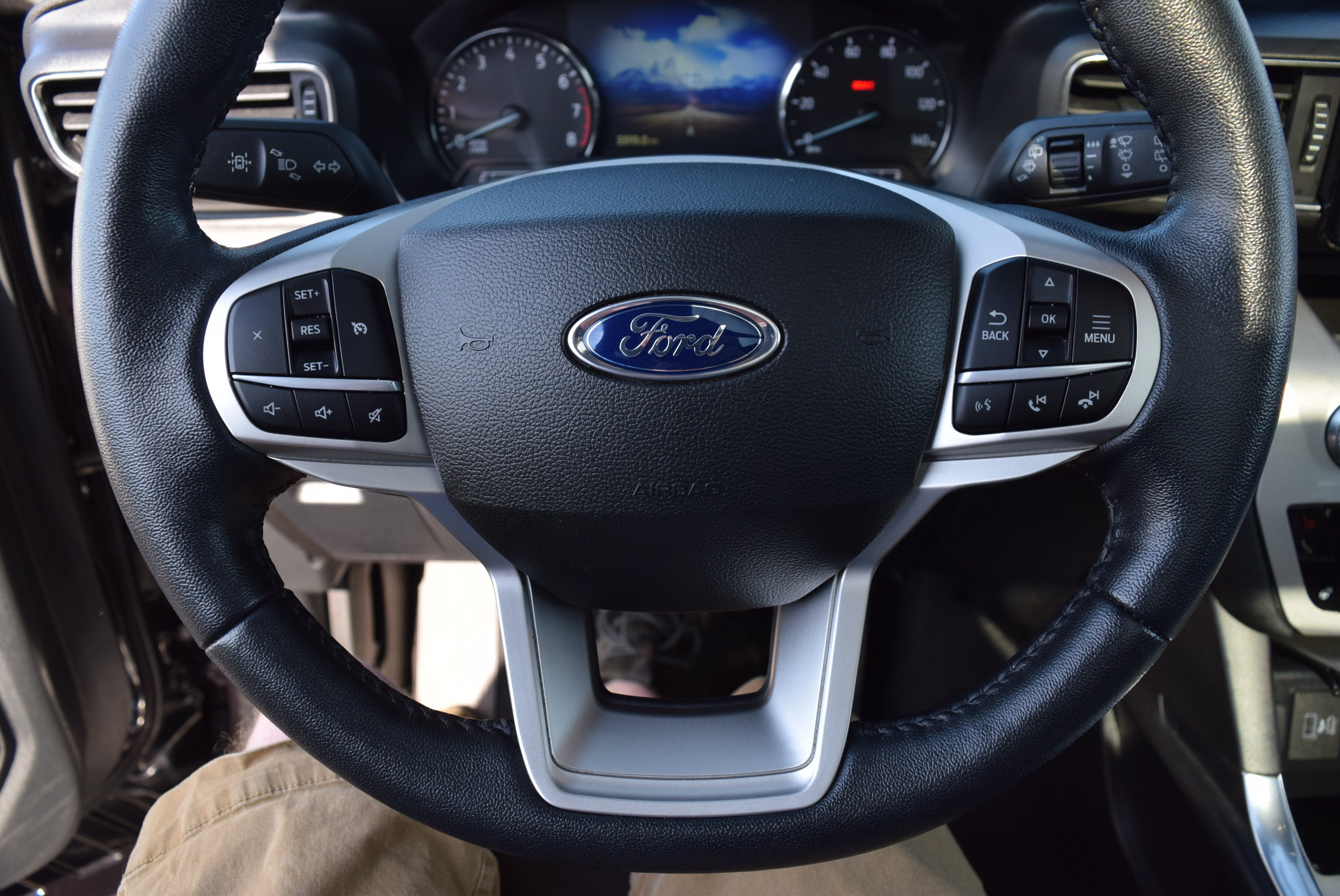 Certified 2022 Ford Explorer XLT w/ Equipment Group 202A AWD/4WD image 13