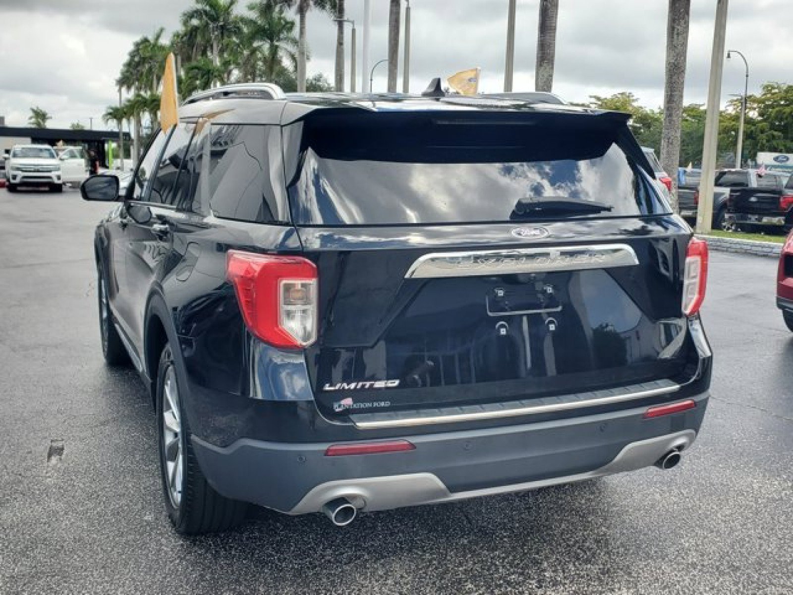 Certified 2023 Ford Explorer Limited w/ Limited Technology Package RWD image 5