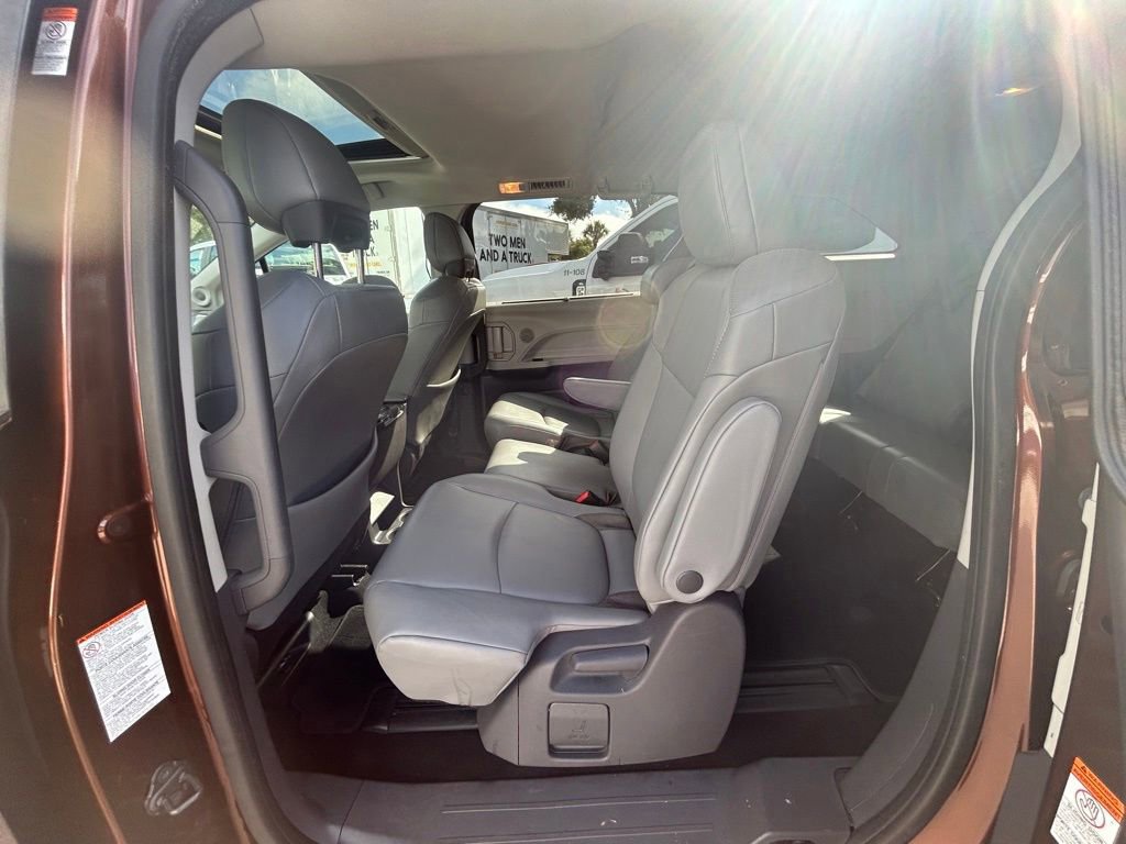 Used 2021 Toyota Sienna XLE image 32