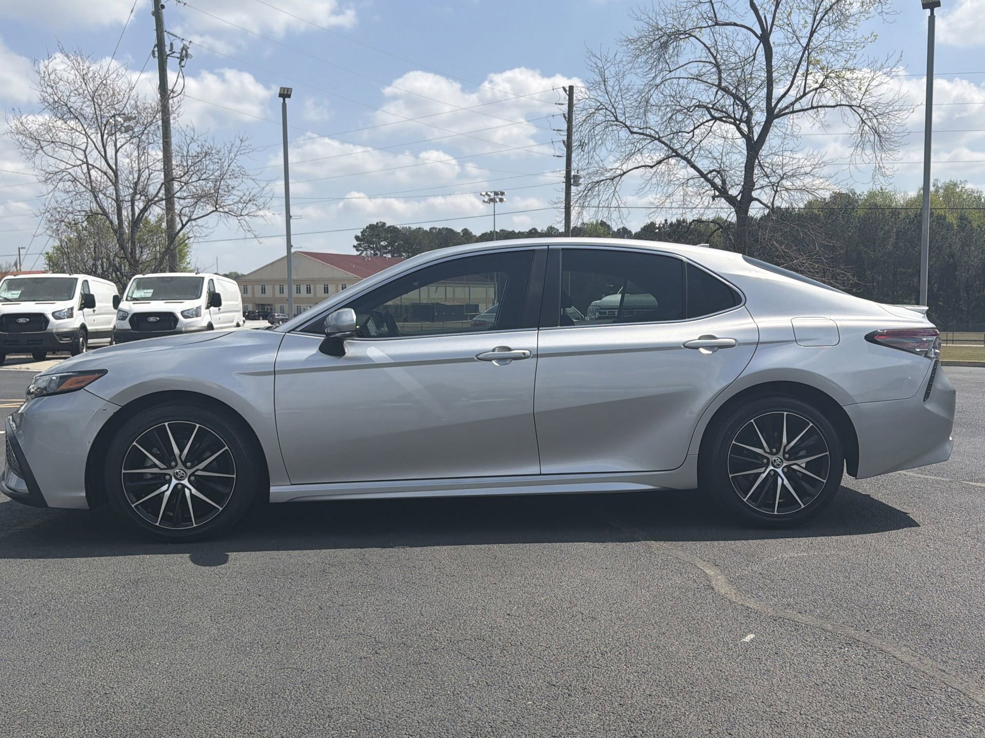 Used 2024 Toyota Camry SE w/ Convenience Package FWD image 2