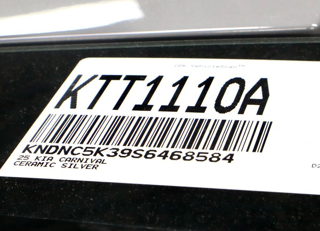 Used 2025 Kia Carnival EX image 38