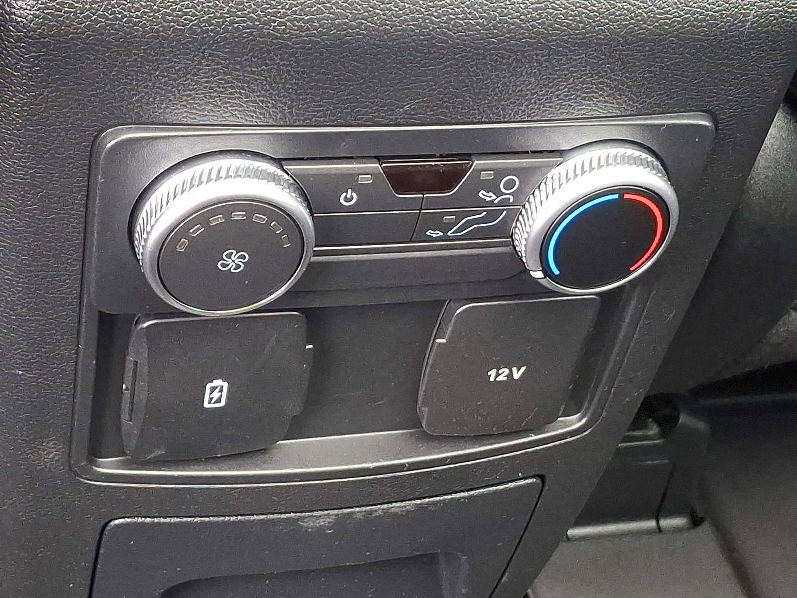 Certified 2023 Ford Explorer ST-Line w/ Class IV Trailer Tow Package image 12