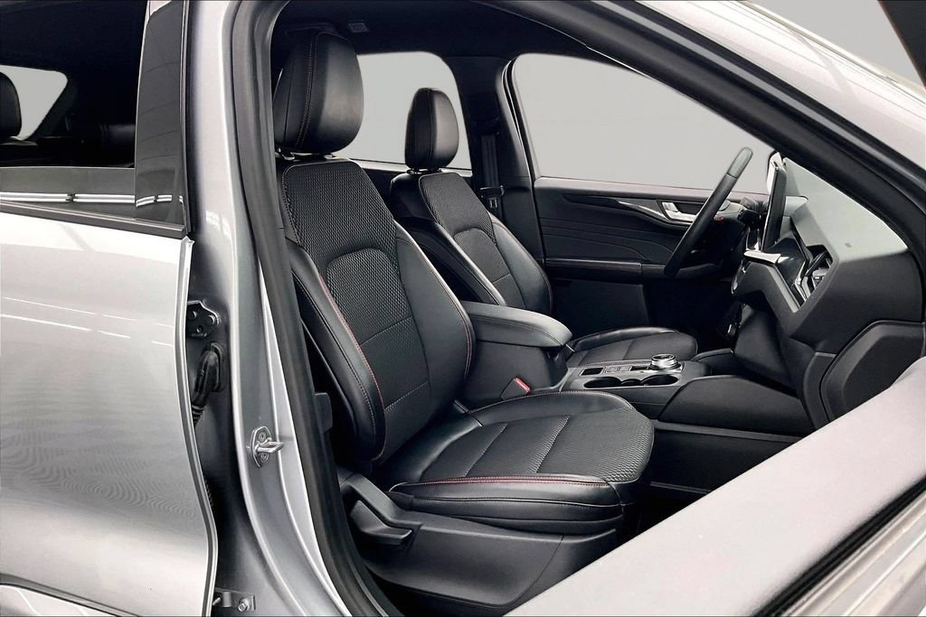 Certified 2024 Ford Escape ST-Line w/ Tech Pack #1 AWD/4WD image 7