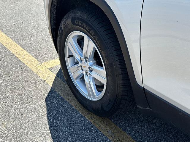 Used 2019 Chevrolet Trax LT w/ LT Convenience Package AWD/4WD image 15