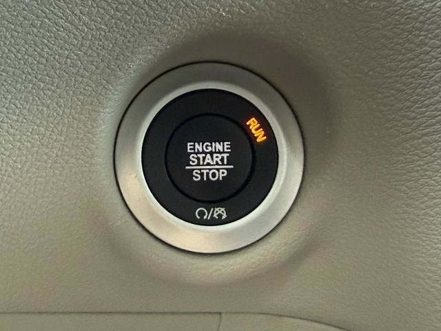Used 2022 Chrysler Voyager LX FWD image 16