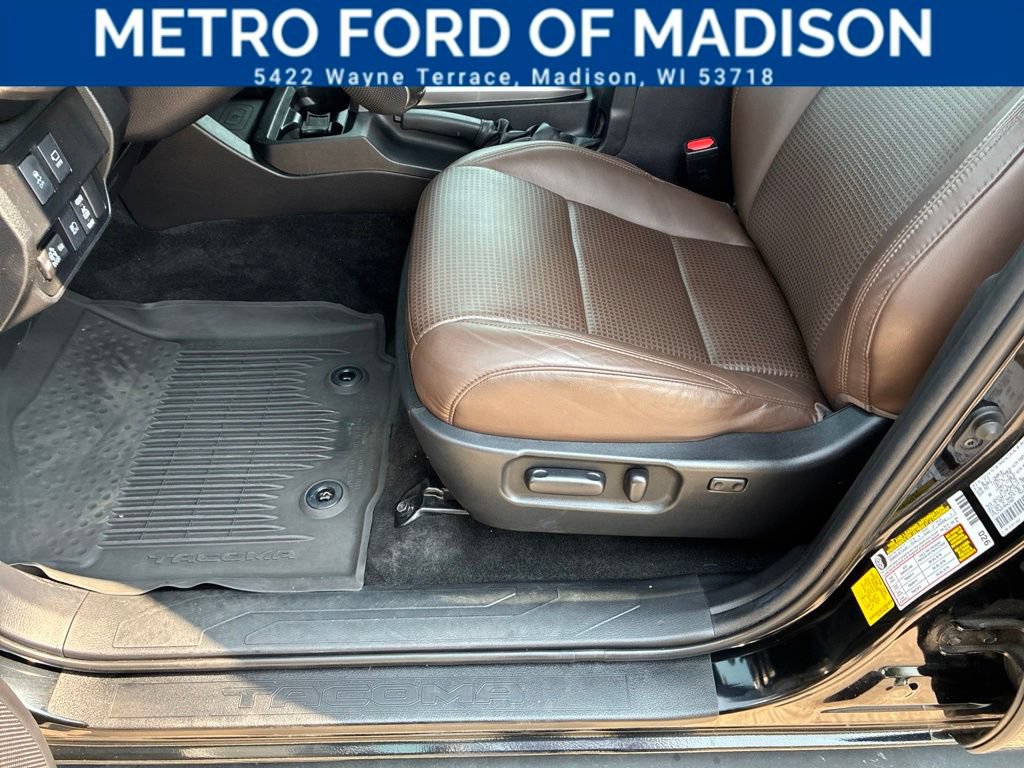 Used 2021 Toyota Tacoma Limited AWD/4WD image 17