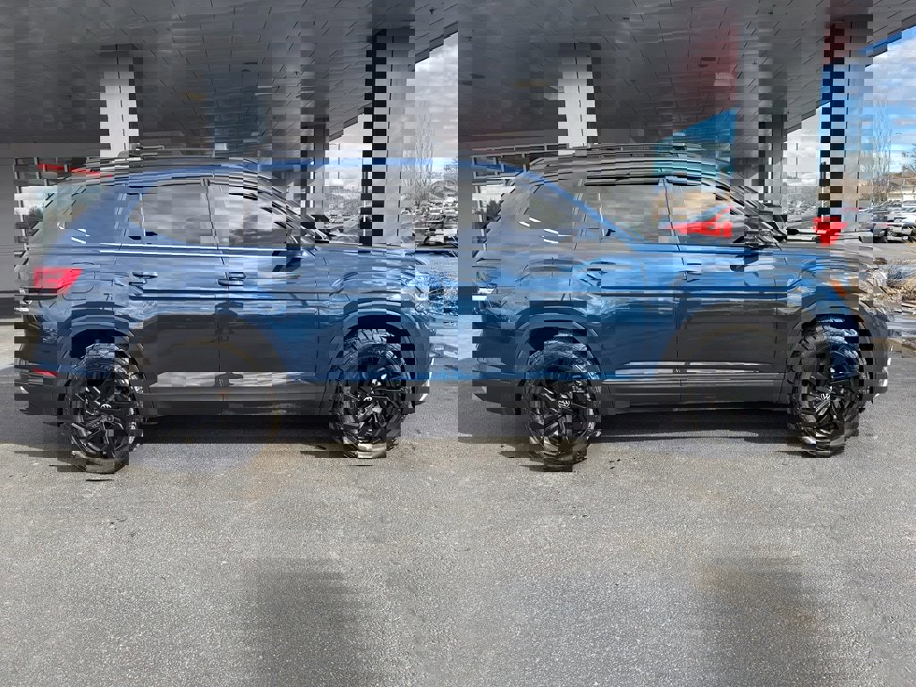 Used 2023 Volkswagen Atlas SE image 2