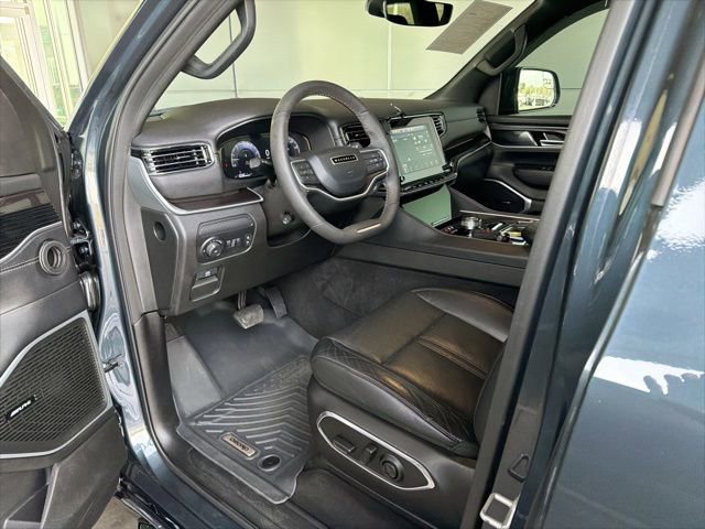 Used 2023 Jeep Wagoneer Base image 14