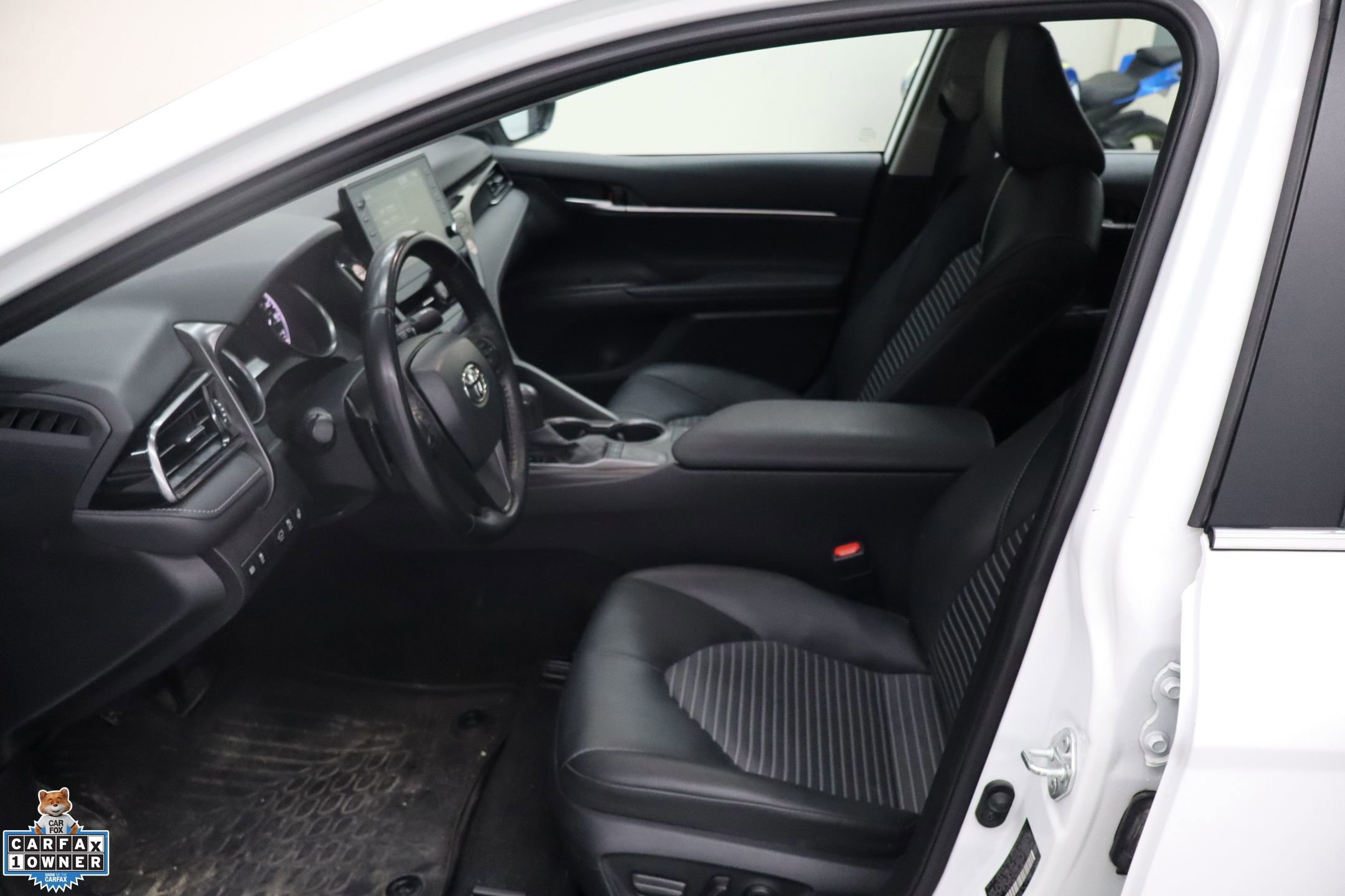 Used 2024 Toyota Camry SE w/ Cold Weather Package image 32