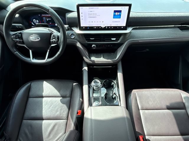 Certified 2025 Ford Explorer Platinum RWD image 12