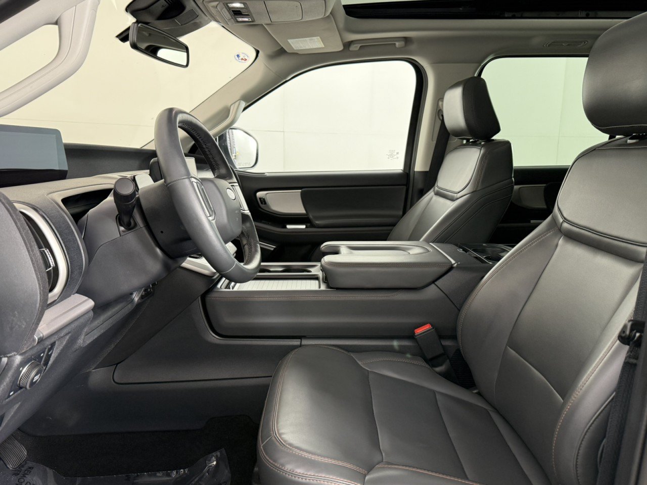 Certified 2025 Ford Expedition Active AWD/4WD image 18