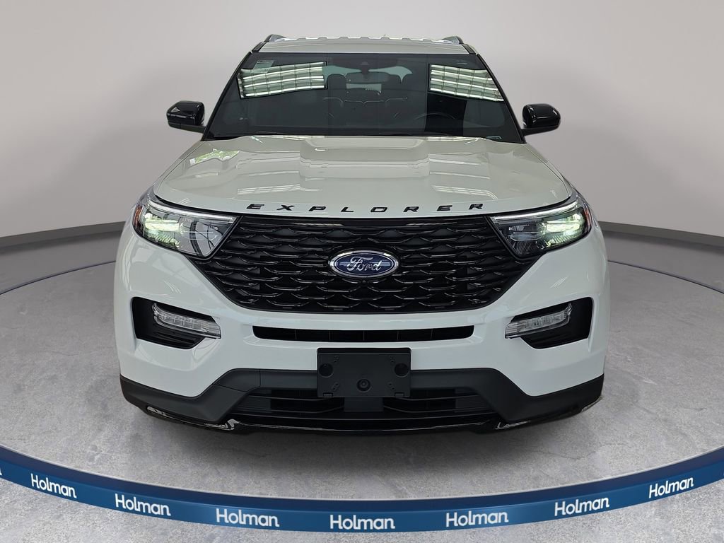 Certified 2023 Ford Explorer ST-Line AWD/4WD image 2