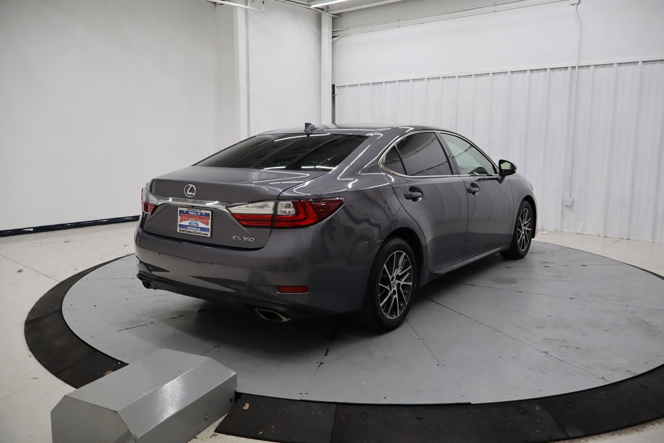 Used 2017 Lexus ES 350 w/ Luxury Package image 4