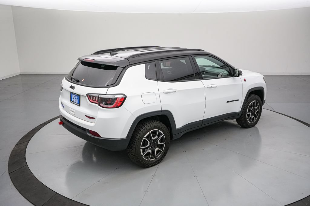 Used 2025 Jeep Compass Trailhawk AWD/4WD image 4