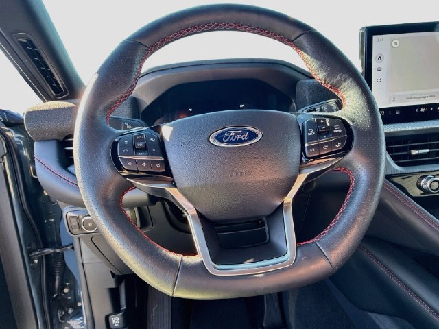 Certified 2025 Ford Explorer ST-Line w/ ST-Line Street Pack AWD/4WD image 17